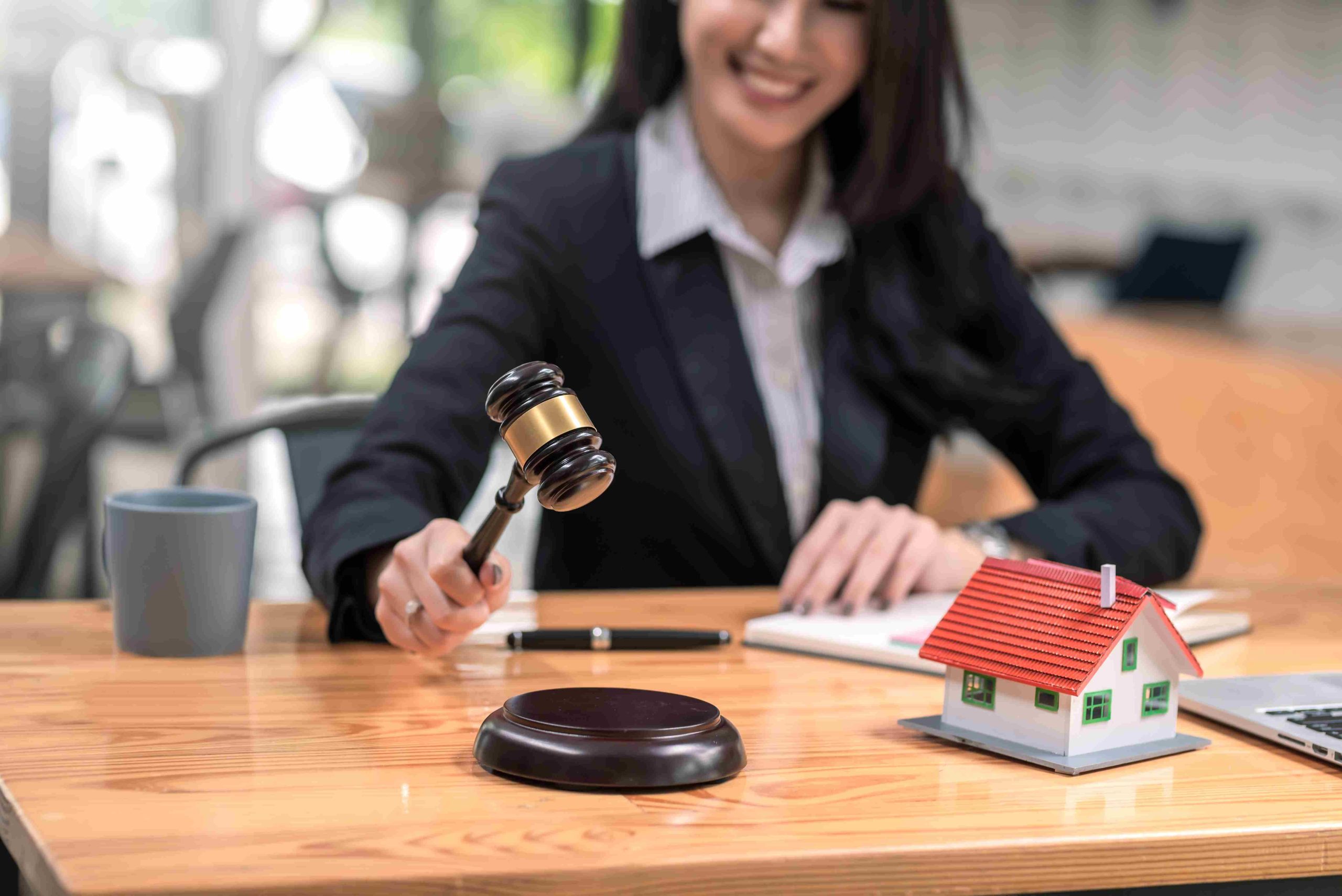 The Importance of Hiring a Real Estate Lawyer in Dubai for Safe Investments